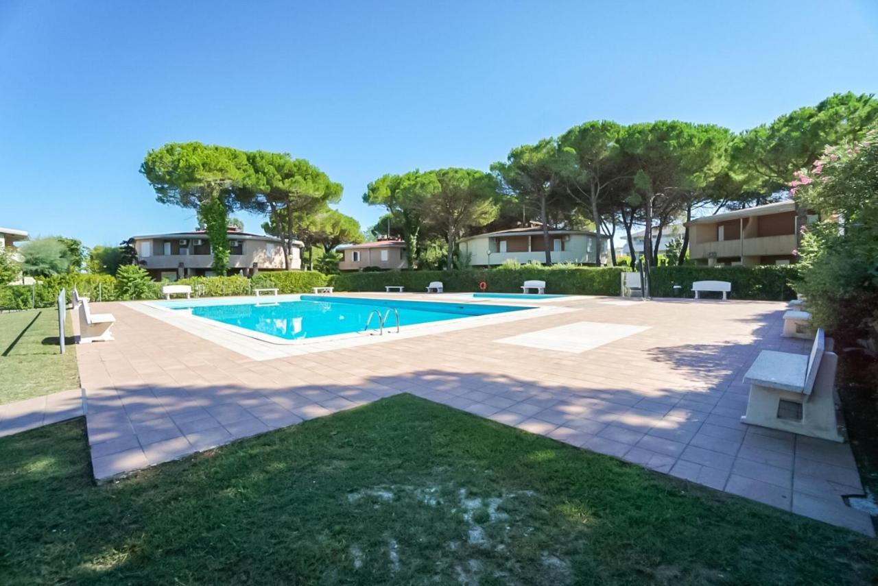 Villaggio Tivoli Бибионе Экстерьер фото